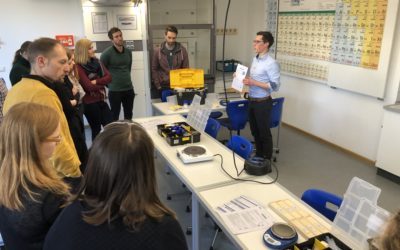 Besuch von der Uni Regensburg –  DG Chemielehrer vertiefen ihr Wissen zum „offenen Experimentieren“