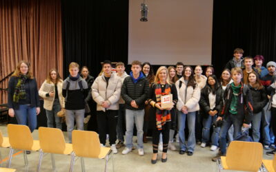 Bamberger Politikerin Melanie Huml besucht das DG –  Ministerin für Europaangelegenheiten im Gespräch mit Lernenden der Erasmus+-Schule