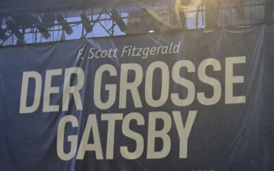 „Wenn der Nebel nicht wäre, könnten wir das grüne Licht sehen“ – Das DG besucht die Calderon Festspiele