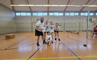 Mädchen Vier Volleyball